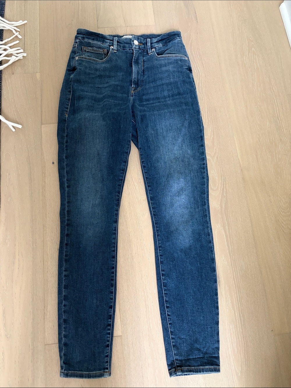 Good American Skinny Jeans in Dark Blue Denim